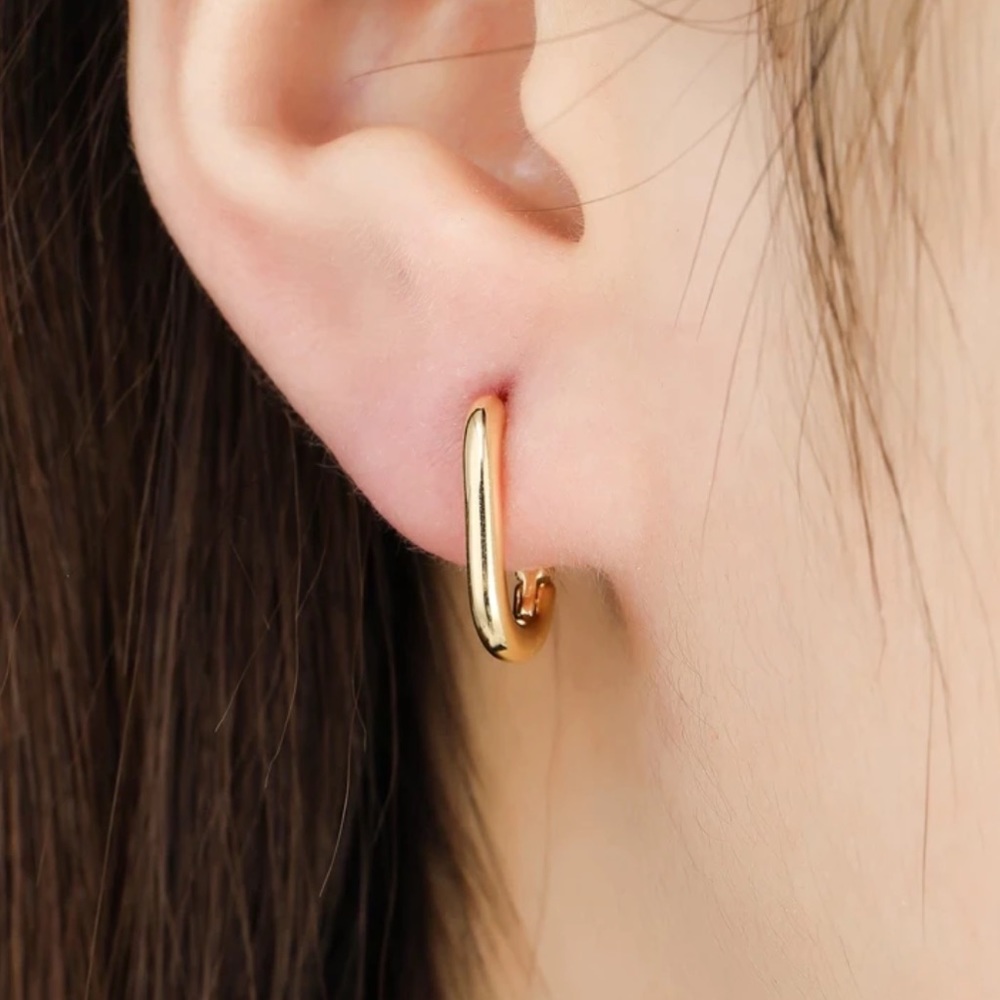 NEW 18K GOLD OVAL HOOP EARRINGS, NICE EARRINGS, CUTE EARRINGS - Picture 1 of 8